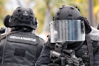 Intervention du GIGN aux Hautes-Rivières pour maîtriser un homme armé et retranché chez lui