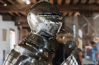 Huit armures du 16é siècle prêtées par le musée de l’Armée au musée du Château Fort de Sedan 