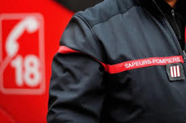 Une cigarette électronique enflamme le canapé : trois personnes incommodées par les fumées