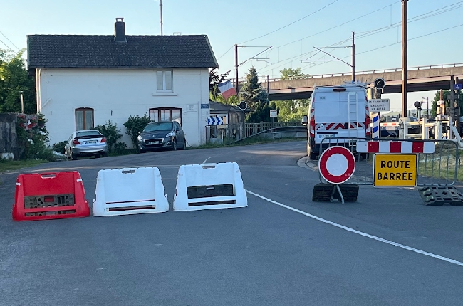 Wadelincourt : un véhicule percuté par un train de marchandises , un conducteur blessé 